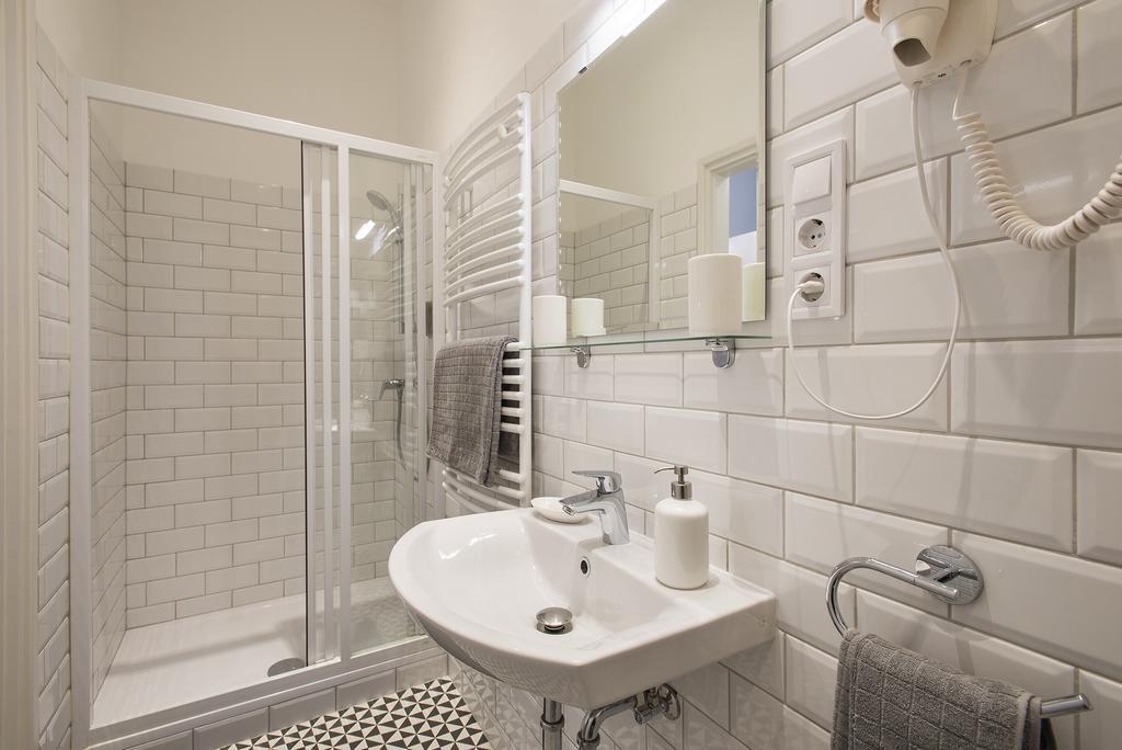 Engel Apartman Boedapest Buitenkant foto